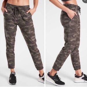 Athleta Camo Farallon Stretch Activewear High Rise Jogger Pants Size 4